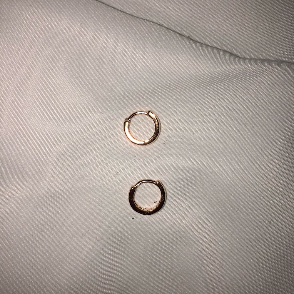 ESSENTIAL GOLD HUGGIES